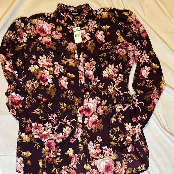 COPY - EXPRESS Portifino Button up top!! Beautiful maroon floral design size la… - Picture 5 of 8